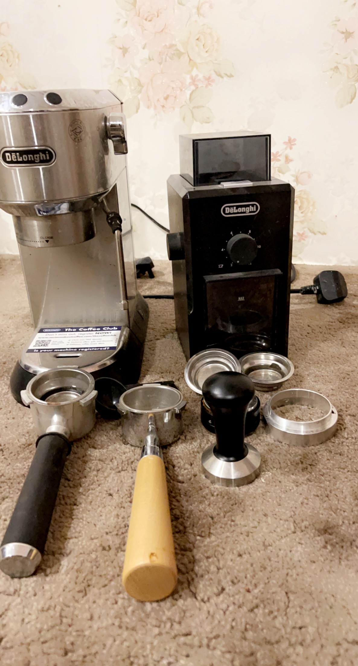 مكينة قهوة ديدكا ديلونجي وطاحونة وبكج كامل